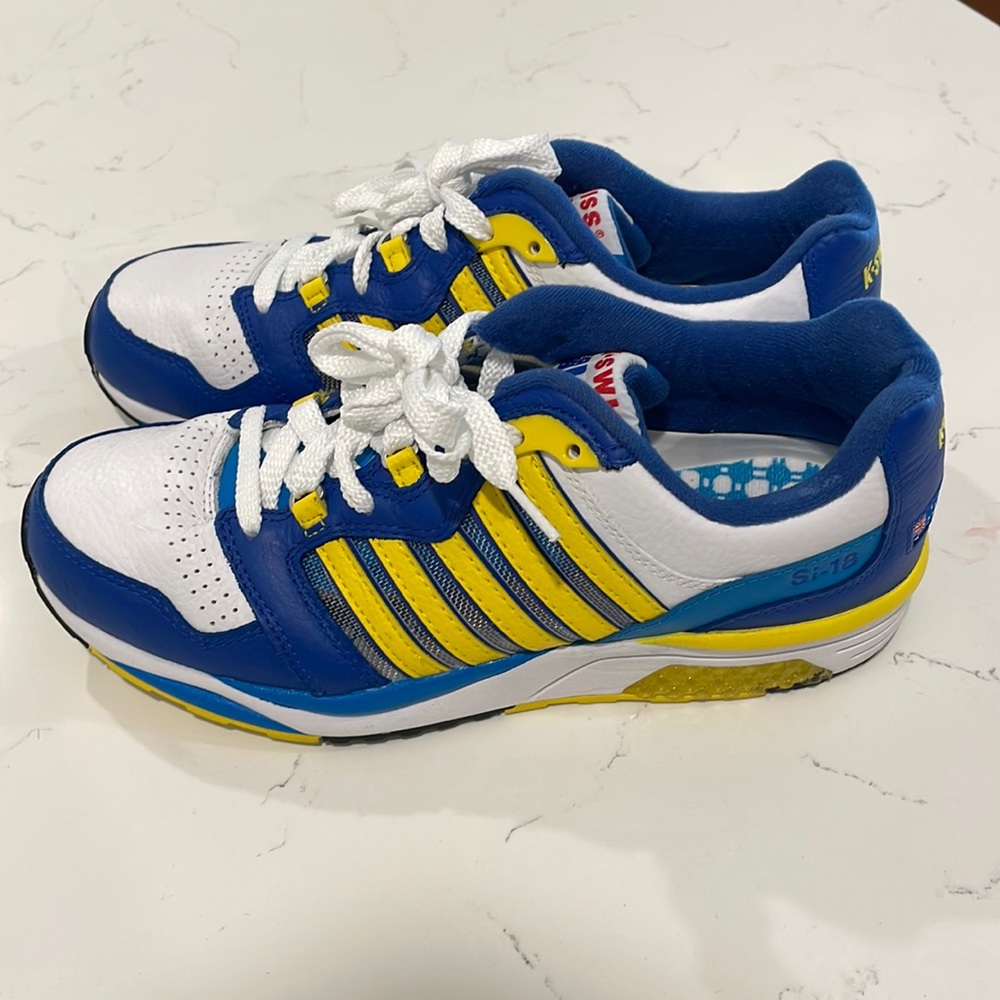 Basically brand new super cute K-Swiss size 9 tennis shoe